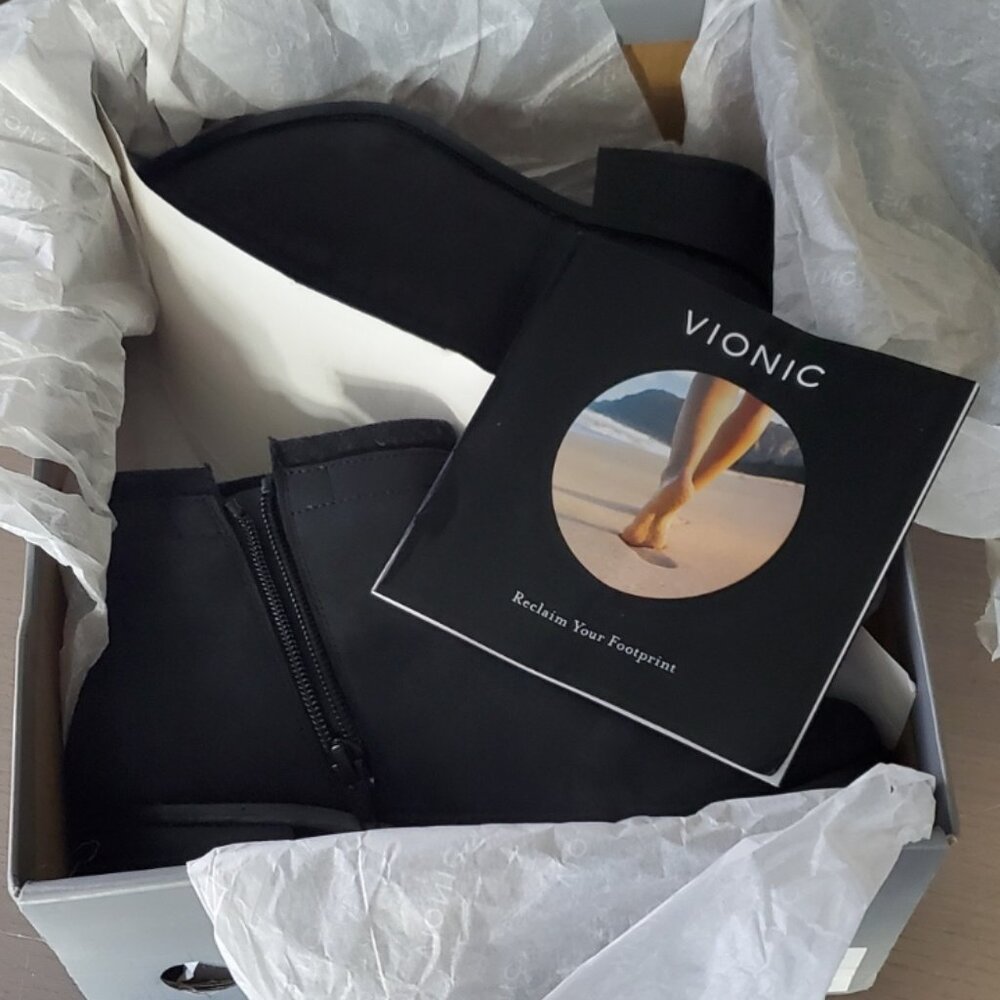 Vionic "Joslyn" Boots - Picture 3 of 6
